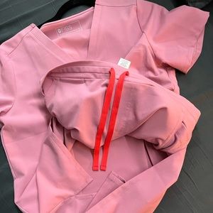 Chalk Pink Figs Set: M one pocket top and M Tall yolas
